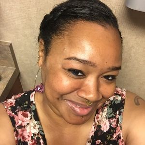 Meet your Posher, Monique